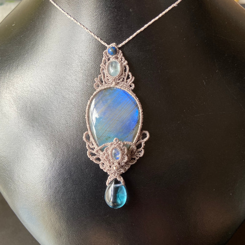 アクアマリン　レインボームーンストーン　マクラメネックレス 40mm☆大粒ラブラドライト×アクアマリン×レインボームーンストーン