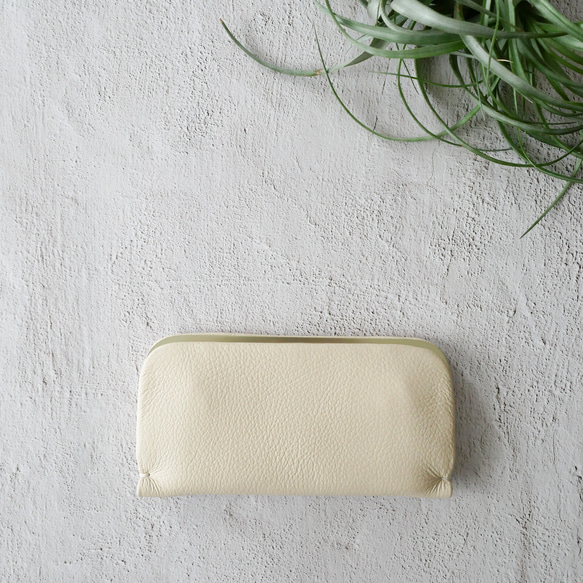 小振りな長財布「スナップウォレット・LONG」 バニラ 5cm