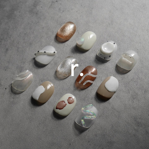a/w design モードニュアンスネイル 淡色 ぷっくり うねうね ぽこぽこ
