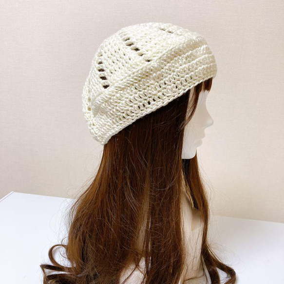 ニット帽　オフホワイト　手編み　ベレー帽　1年中着用できる　シンプル　通気性有り 3枚目の画像