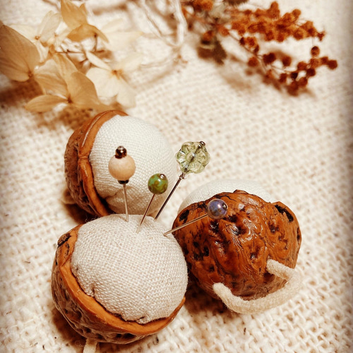 クルミの殻 飾り ハンドメイド クルミの殻 飾り ハンドメイド