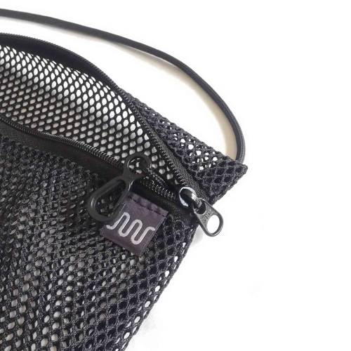 コードカラー：ブラック」 ナイロンメッシュポーチ サコッシュ