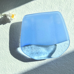 Wall art vase / 穏やかブルーな水面　ガラスの壁掛け花瓶 2枚目の画像