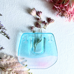 Wall art vase / シャーベットカラーの水面　ガラスの壁掛け花瓶 2枚目の画像