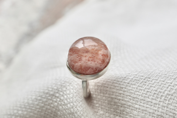 [モクモクpinkのsericite in quartz]ring 2枚目の画像