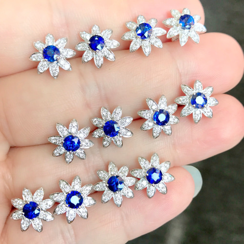 花モチーフ サファイアピアスk18 ピアス（スタッド・一粒） パール  