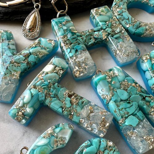 turquoise☆shell レジンイニシャルキーホルダー キーホルダー