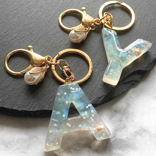 moonstone♡perl レジンイニシャルキーホルダー キーホルダー yu