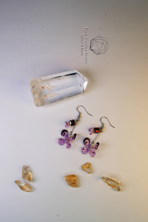 小蝶系列 NO.174 紫色小蝶 / 水晶花樹脂耳環 . From Candice 手作歐風新娘頭飾 第7張的照片