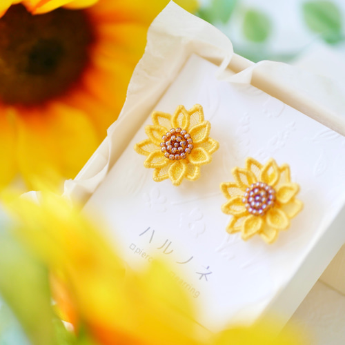 ひまわりピアス/イヤリング (受注生産/オーガンジー刺繍/夏/浴衣