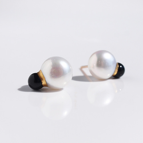 パールとブラックオニキスの金継ぎパール[ピアス・イヤリング] 淡水 