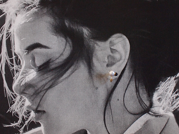 Kintsugi 珍珠和黑縞瑪瑙 [穿孔耳環] | 淡水珍珠黑瑪瑙 14kgf 第7張的照片