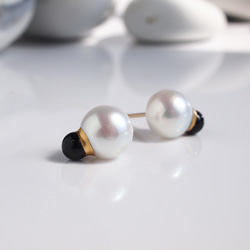 Kintsugi 珍珠和黑縞瑪瑙 [穿孔耳環] | 淡水珍珠黑瑪瑙 14kgf 第3張的照片
