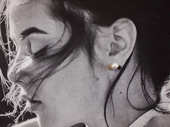 Kintsugi 珍珠和黑縞瑪瑙 [穿孔耳環] | 淡水珍珠黑瑪瑙 14kgf 第4張的照片