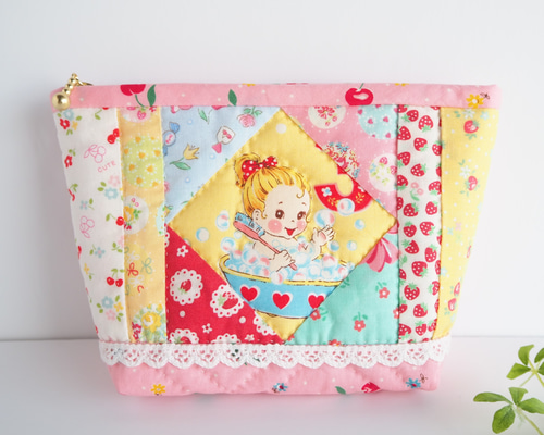 ハンドメイド　気まぐれポーチ　パッチワーク　ピンク　花 ハンドメイド気まぐれポーチパッチワークピンク花