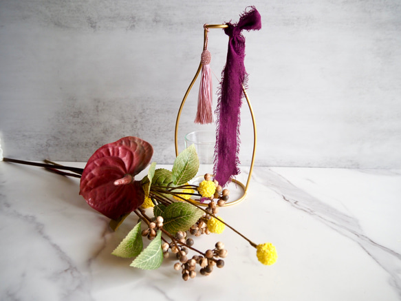 【アンスリュームとクラスペディアとコーヒーベリー】アーティフィシャルフラワー 花瓶アレンジ | 秋 | ギフト 5枚目の画像