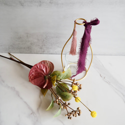 【アンスリュームとクラスペディアとコーヒーベリー】アーティフィシャルフラワー 花瓶アレンジ | 秋 | ギフト 10枚目の画像