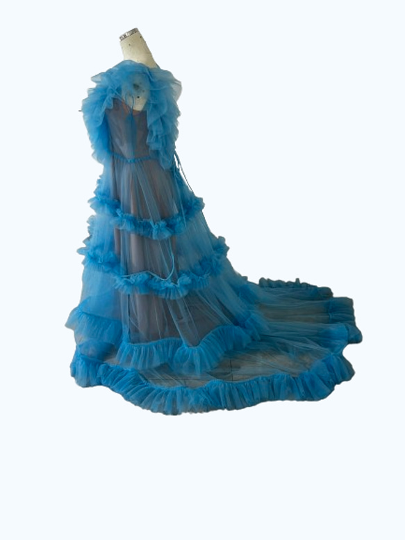 豪華！ カラードレス オンショルダードレス 爽やかで優しいブルー 柔らかく重ねたチュールスカート 前撮り ブライダル 2枚目の画像