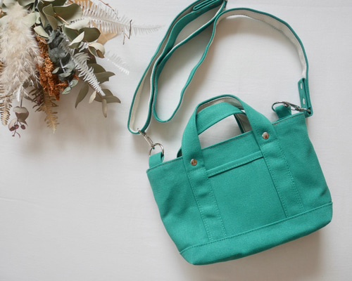 帆布とスモーキーグリーンフリルのトートバッグ風　入園入学グッズ　オーダー承ります 帆布とスモーキーグリーンフリルのトートバッグ風 入園入学