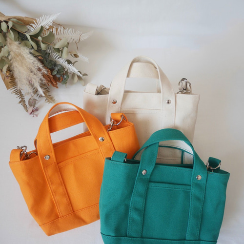 帆布とスモーキーグリーンフリルのトートバッグ風　入園入学グッズ　オーダー承ります 帆布とスモーキーグリーンフリルのトートバッグ風 入園入学