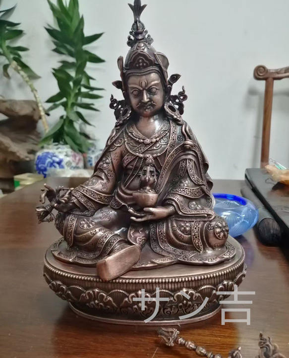 密教法具を持つチベット仏像 チベット密教法具 蓮師蓮花生大師 仏像 仏教美術 紫銅製 7寸