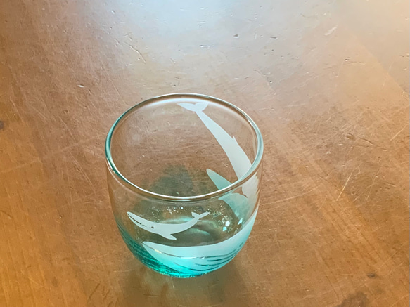 夏コップ　ザトウクジラの親子　　グラス　ビアグラス 4枚目の画像