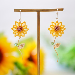 風に揺れるひまわりピアス/イヤリング (受注生産/オーガンジー刺繍/夏