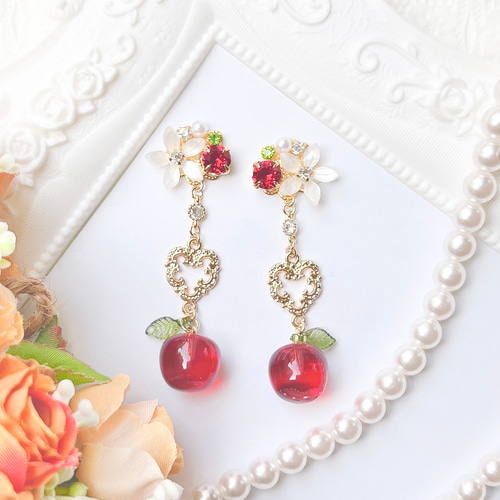 Wりんご フラワービジュー ピアス/イヤリング ピアス（スタッド