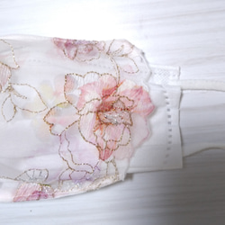 【送料込み 】不織布マスクカバー  ピンク系  薔薇刺繍  ラメ入り  肌に優しい 2枚目の画像