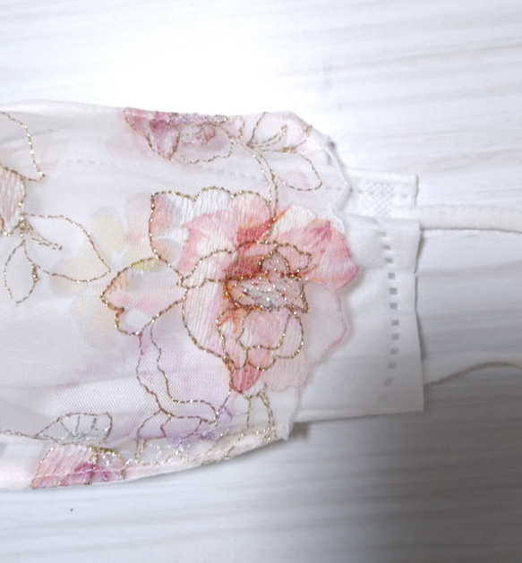 【送料込み 】不織布マスクカバー  ピンク系  薔薇刺繍  ラメ入り  肌に優しい 2枚目の画像