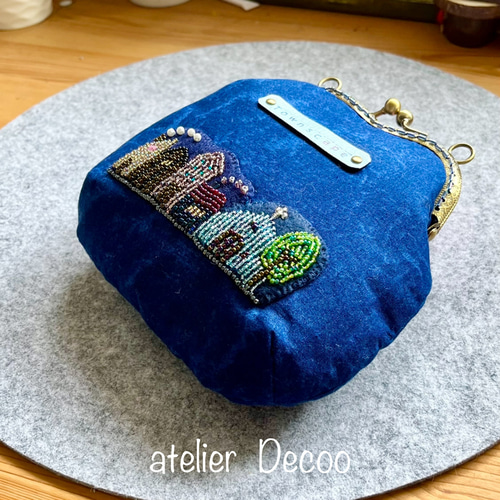 Townscape (街並み)ビーズ刺繍、がま口ポーチ ポーチ atelier Decoo