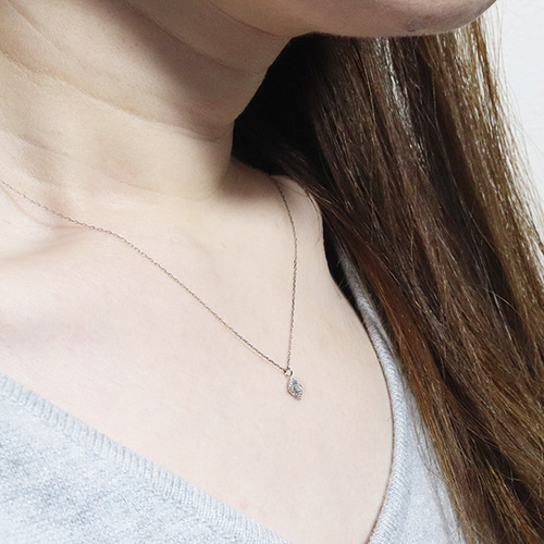 プラチナ スクエアデザイン 0.08ct 天然ダイヤモンド ネックレス プラチナ スクエアデザイン 0.08ct 天然ダイヤモンド ネックレス
