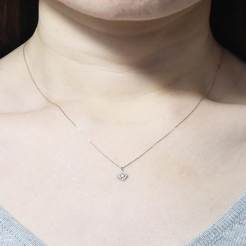 プラチナ スクエアデザイン 0.08ct 天然ダイヤモンド ネックレス プラチナ スクエアデザイン 0.08ct 天然ダイヤモンド ネックレス