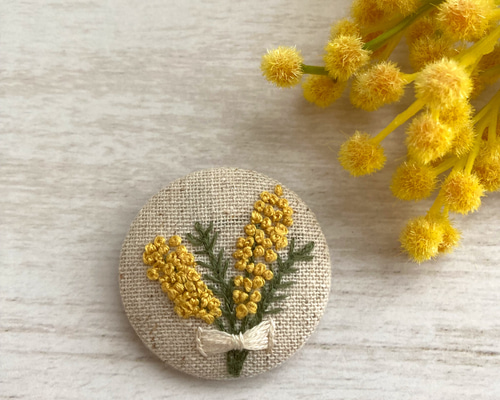 みるく　刺繍ブローチ　ハンドメイド ミモザの花束刺繍ブローチ ブローチ めぐみ 通販 14246811｜Creema