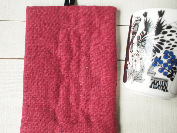 アイヌ刺繍の鍋つかみ　リネンのラズベリーに糸柿渋染を重ねたピンクグラデーション 3枚目の画像