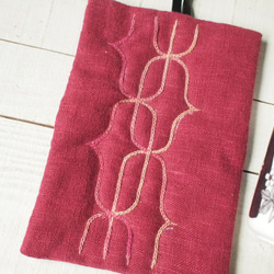 アイヌ刺繍の鍋つかみ　リネンのラズベリーに糸柿渋染を重ねたピンクグラデーション 4枚目の画像