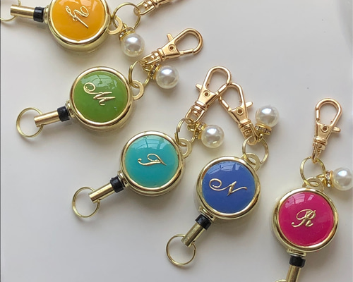 はじける ビタミンカラー イニシャル コード リール キーホルダー