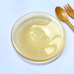 「黄金色の空を映す水たまりS」丸いガラス皿　マット仕上げ　　皿　食器　プレート　ガラス工芸 4枚目の画像