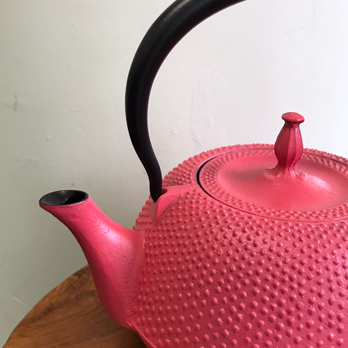 ポップなカラーの伝統工芸品 南部鉄瓶 末広アラレ1.2L ポット・急須