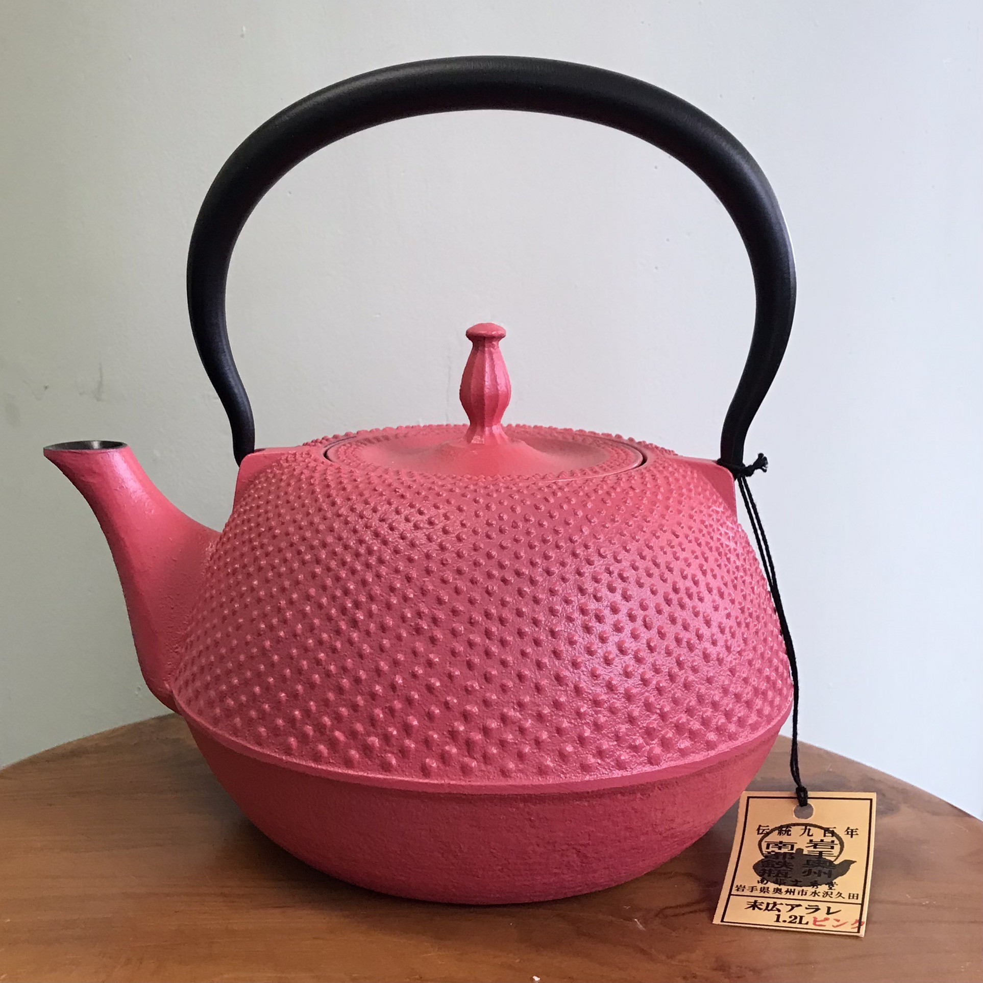 ポップなカラーの伝統工芸品　南部鉄瓶　末広アラレ1.2L