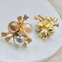 【handmade】3color pearl×rhinestone bouquet pierce ゴールド 金色 レトロ 4枚目の画像