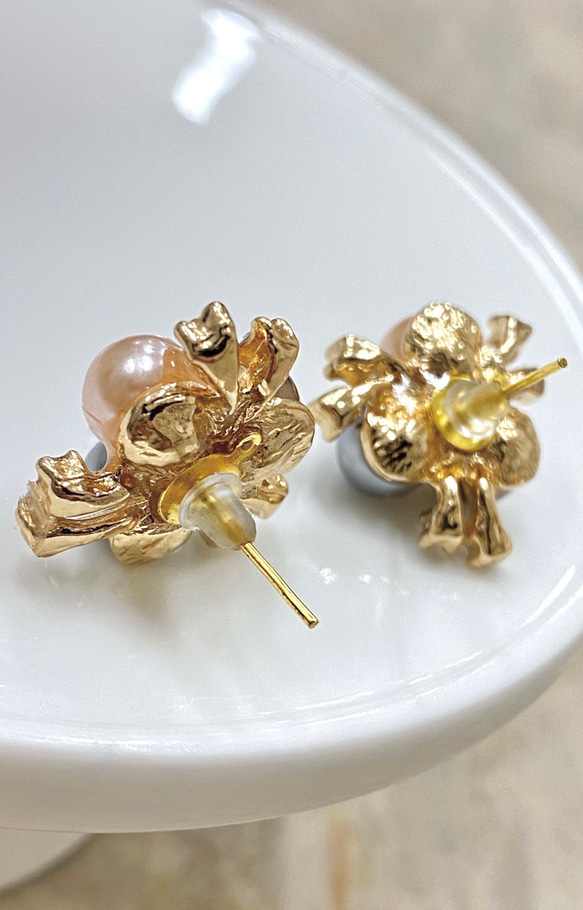 【handmade】3color pearl×rhinestone bouquet pierce ゴールド 金色 レトロ 3枚目の画像