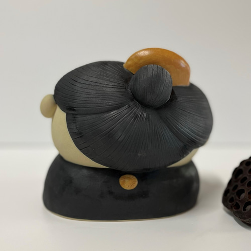 骨董品 お多福陶人形座布団付 わっはっはお多福さん 座布団（中）付き O-252 陶製 /Otafuku/太福