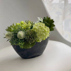 [完売しました]グリーンのグラデーションが美しい多肉植物のアレンジメント 一年中飾れる造花のインテリア 3枚目の画像