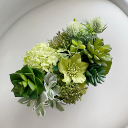 [完売しました]グリーンのグラデーションが美しい多肉植物のアレンジメント 一年中飾れる造花のインテリア 5枚目の画像