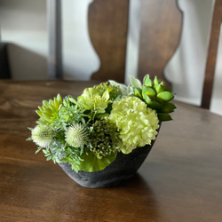 [完売しました]グリーンのグラデーションが美しい多肉植物のアレンジメント 一年中飾れる造花のインテリア 8枚目の画像