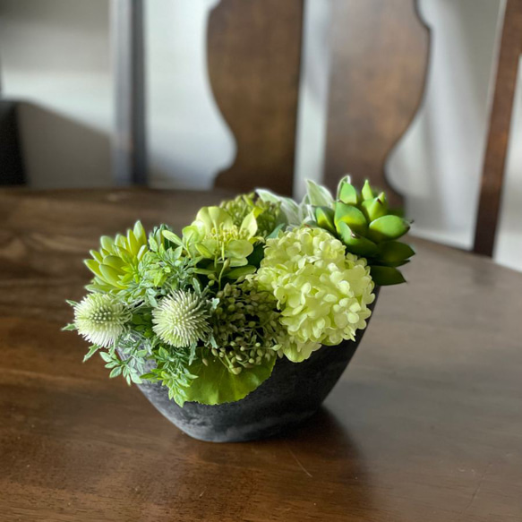 [完売しました]グリーンのグラデーションが美しい多肉植物のアレンジメント 一年中飾れる造花のインテリア 8枚目の画像