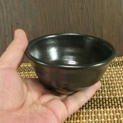 陶器ご飯茶碗（小）黒釉【220516】 5枚目の画像