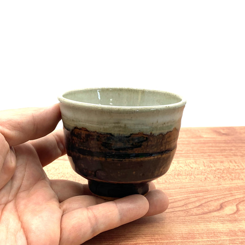 白と黒の汲み出し湯呑 【手仕事 民藝 窯元 和 陶器】 湯呑み 酒津焼