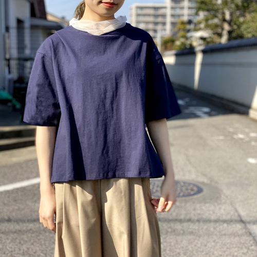 安い購入 ｴﾄﾗﾝｾﾞꕤ首元のレースと背中の切り替えがポイントのフレアライン トップス